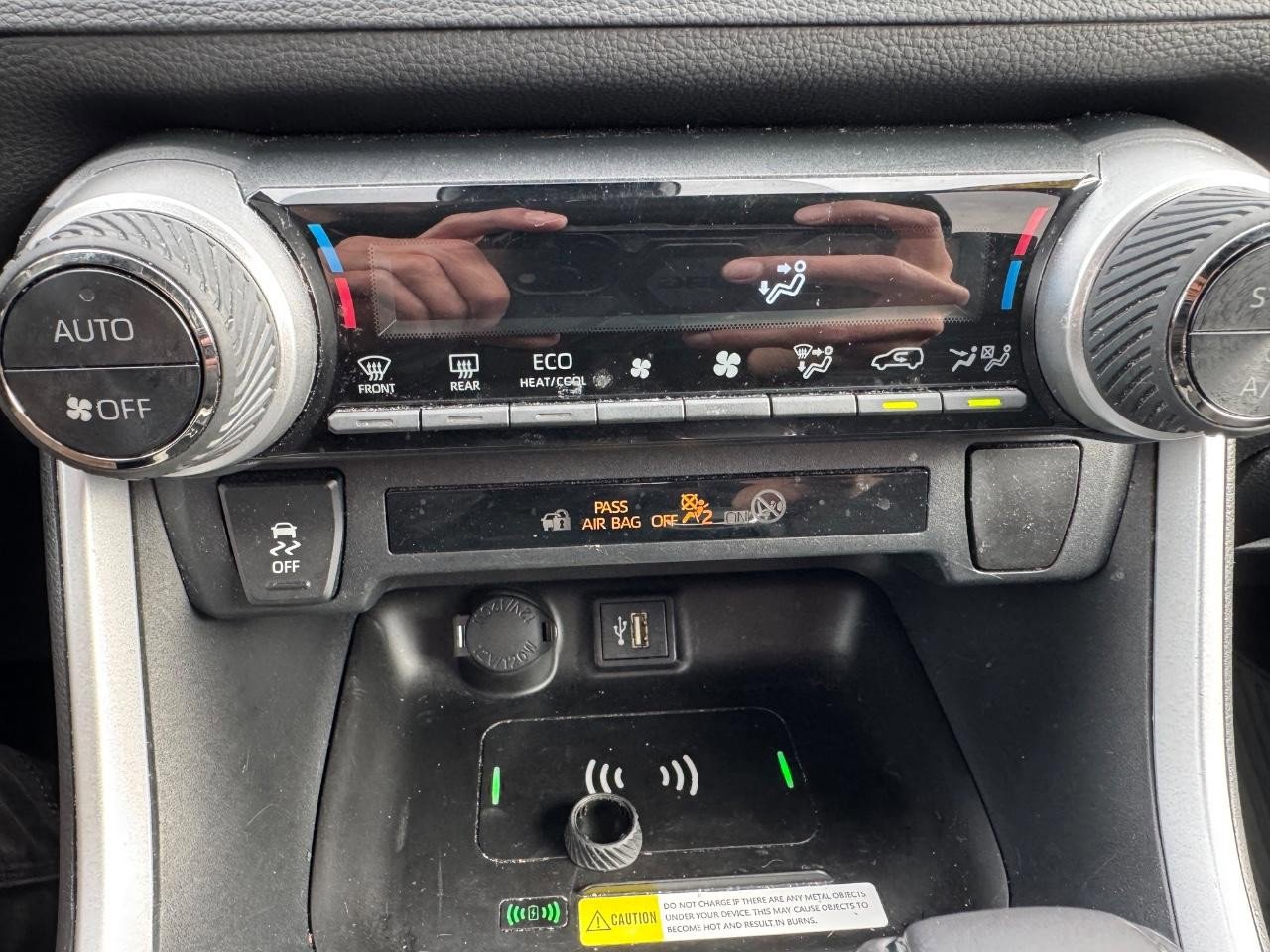 Used 2023 Toyota RAV4 SE image 23