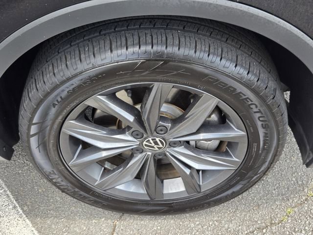 Used 2022 Volkswagen Tiguan SE image 19