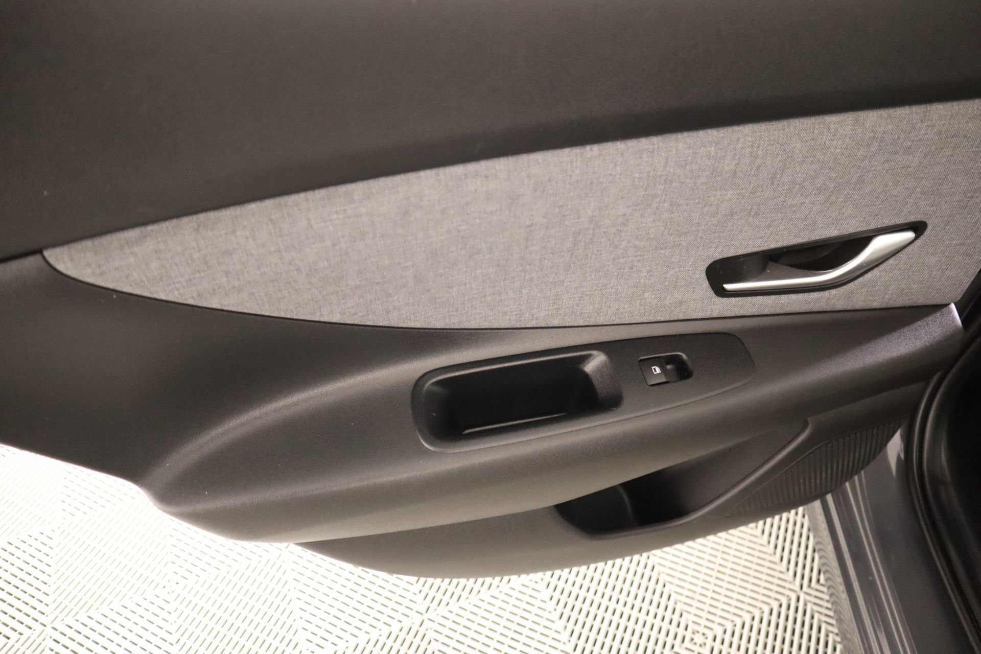 Used 2023 Hyundai Elantra Limited image 18