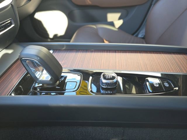 Certified 2025 Volvo V60 B5 Cross Country Plus image 36