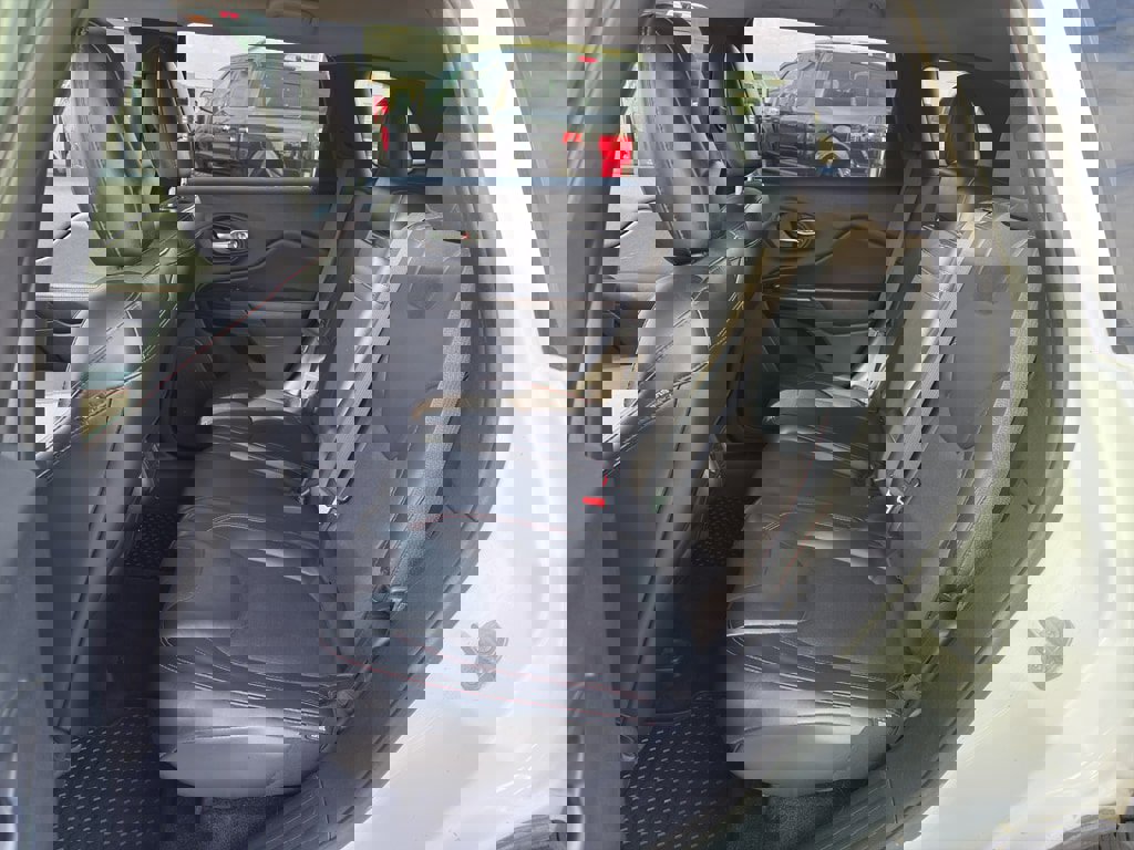 Used 2016 Jeep Cherokee Trailhawk w/ Cold Weather Group image 18