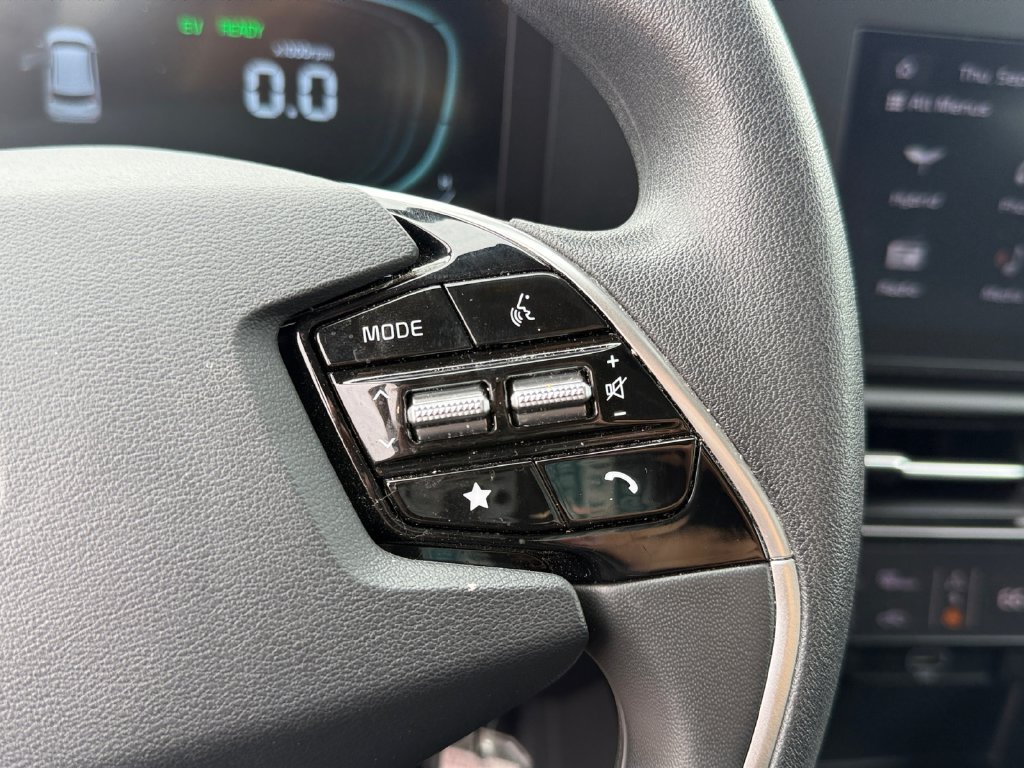 Used 2025 Kia Niro LX FWD image 17