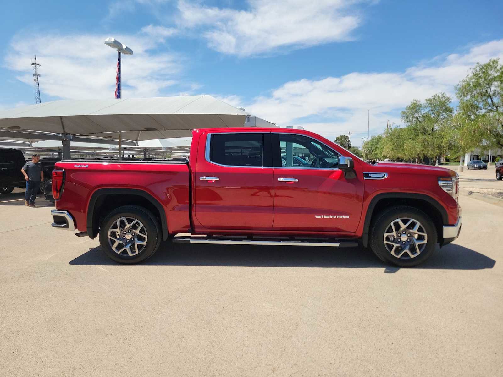 Used 2024 GMC Sierra 1500 SLT image 9
