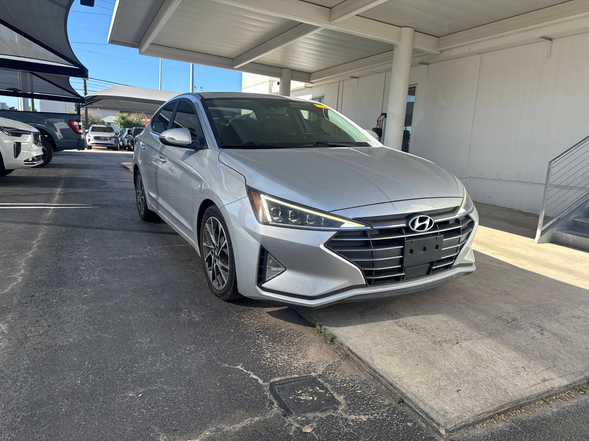 Used 2020 Hyundai Elantra Limited w/ Ultimate Package 03 FWD image 3