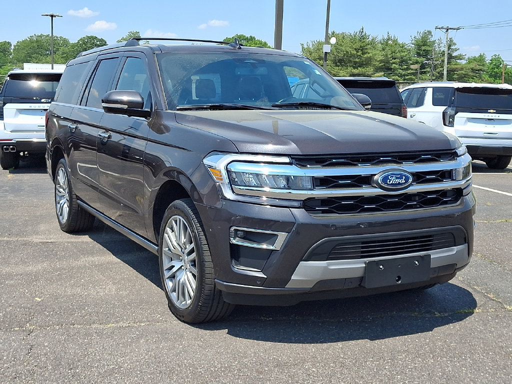 Used 2024 Ford Expedition Max Limited AWD/4WD image 2
