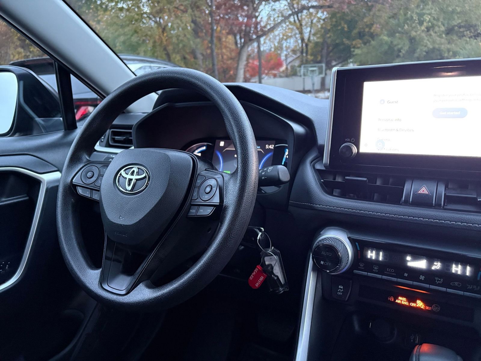 Used 2025 Toyota RAV4 LE image 33