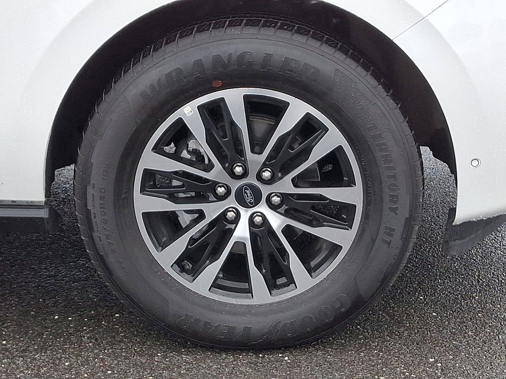 Certified 2025 Ford Expedition Platinum AWD/4WD image 8
