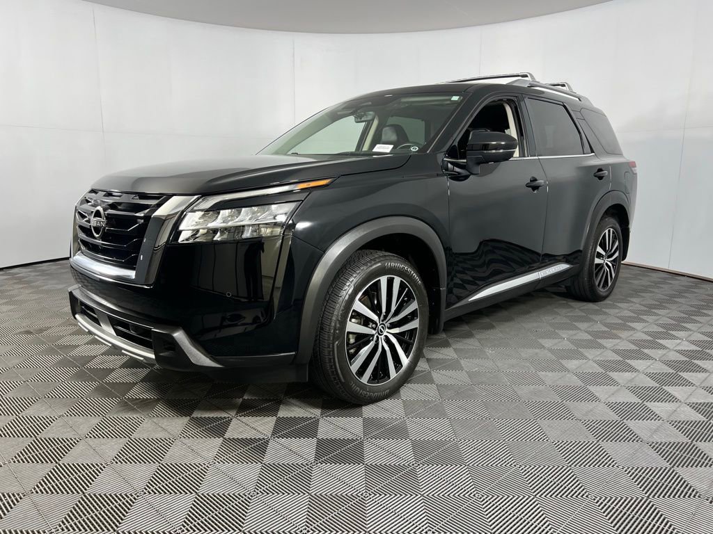 Used 2024 Nissan Pathfinder Platinum image 10
