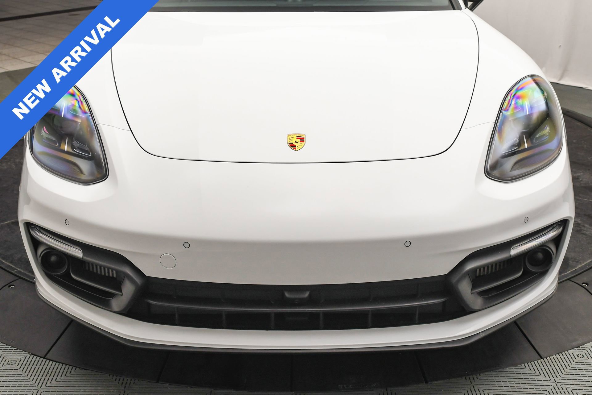 Used 2022 Porsche Panamera Platinum Edition image 28