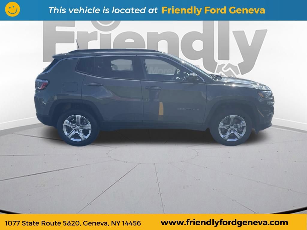 Used 2023 Jeep Compass Latitude w/ Convenience Group AWD/4WD image 4