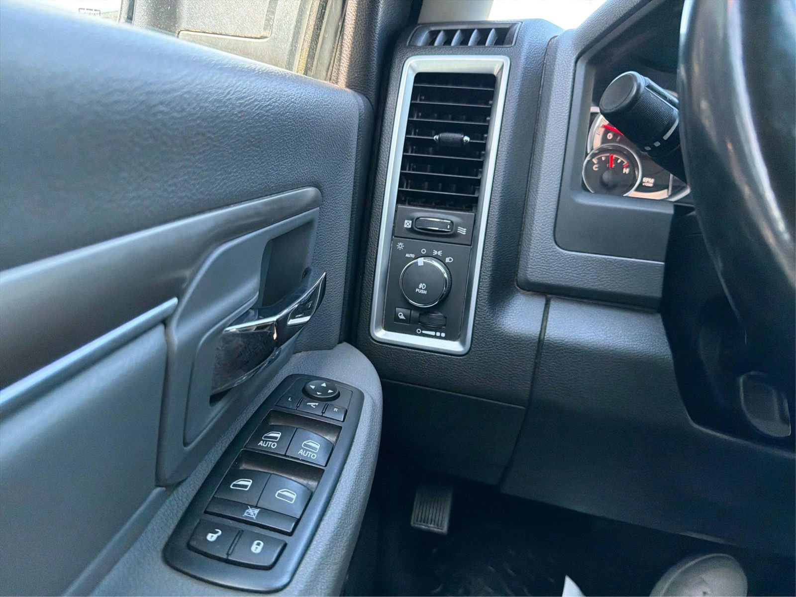 Used 2016 RAM 1500 Big Horn image 17