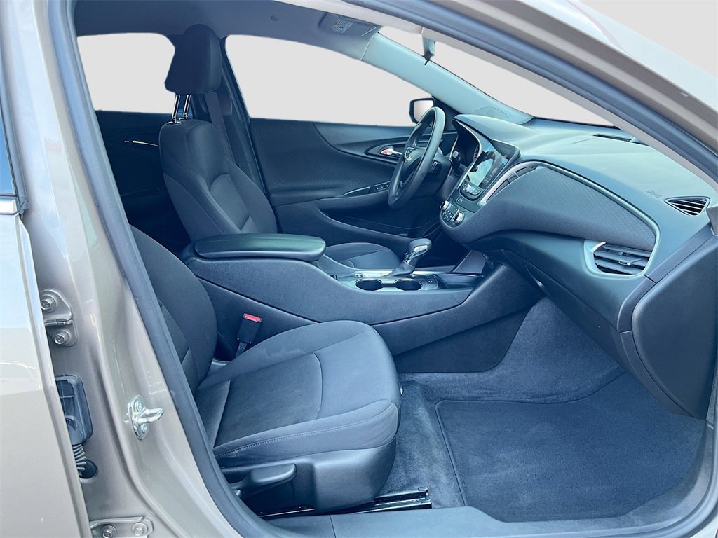 Used 2022 Chevrolet Malibu LT image 30