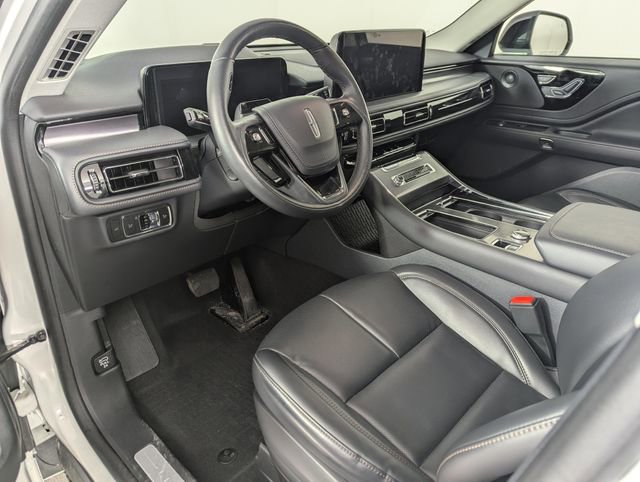 Used 2025 Lincoln Aviator AWD w/ Jet Appearance Package image 11