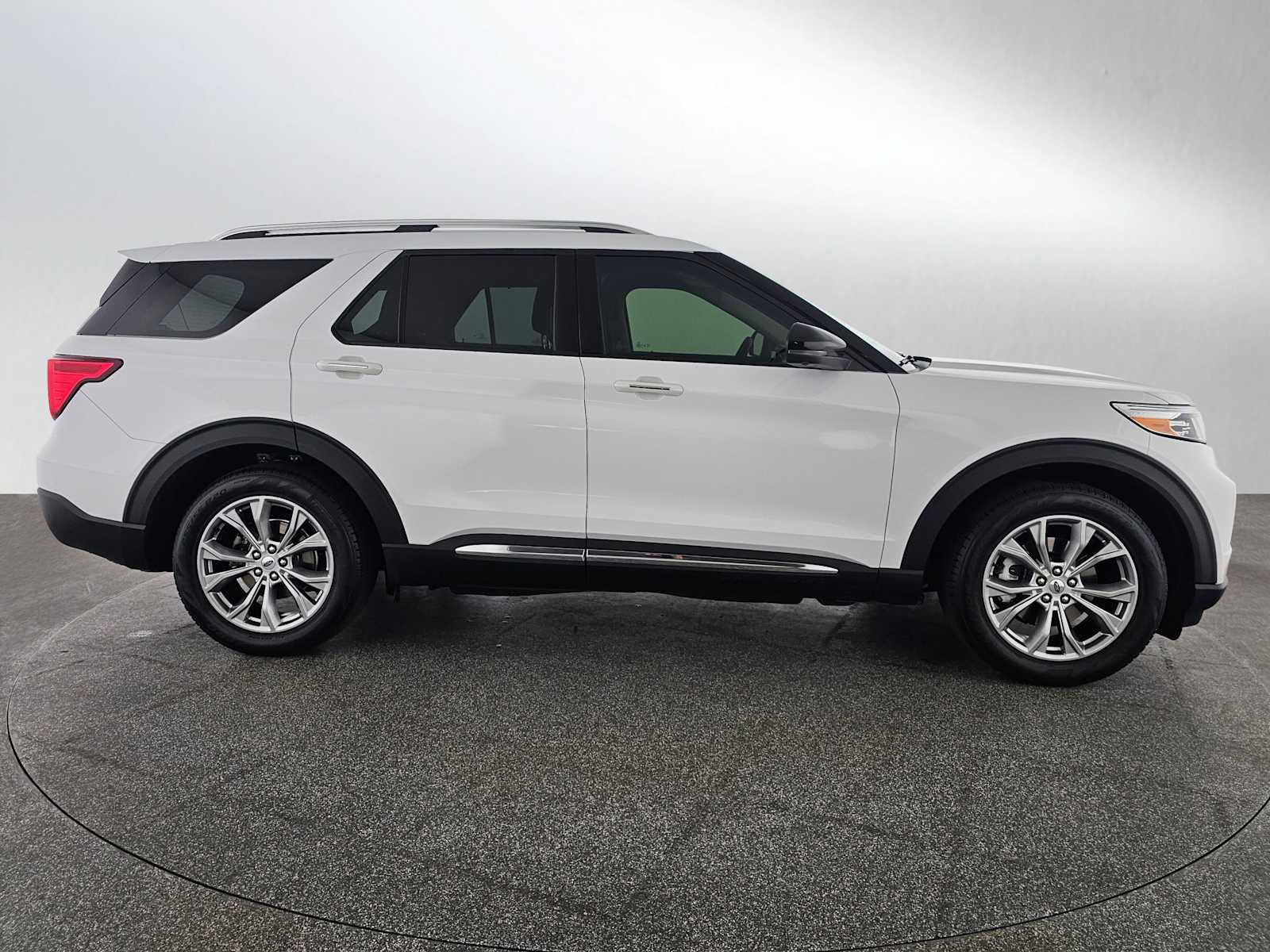 Used 2021 Ford Explorer Limited image 2