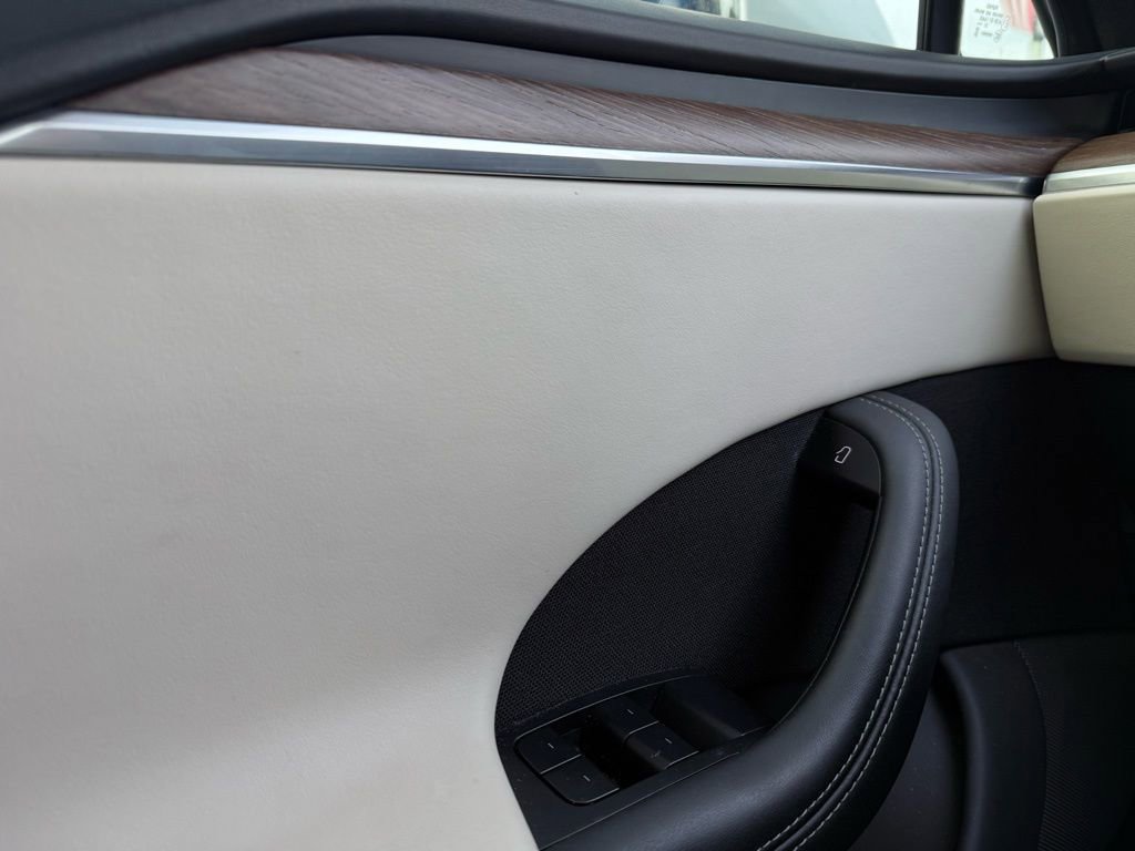 Used 2022 Tesla Model S image 11