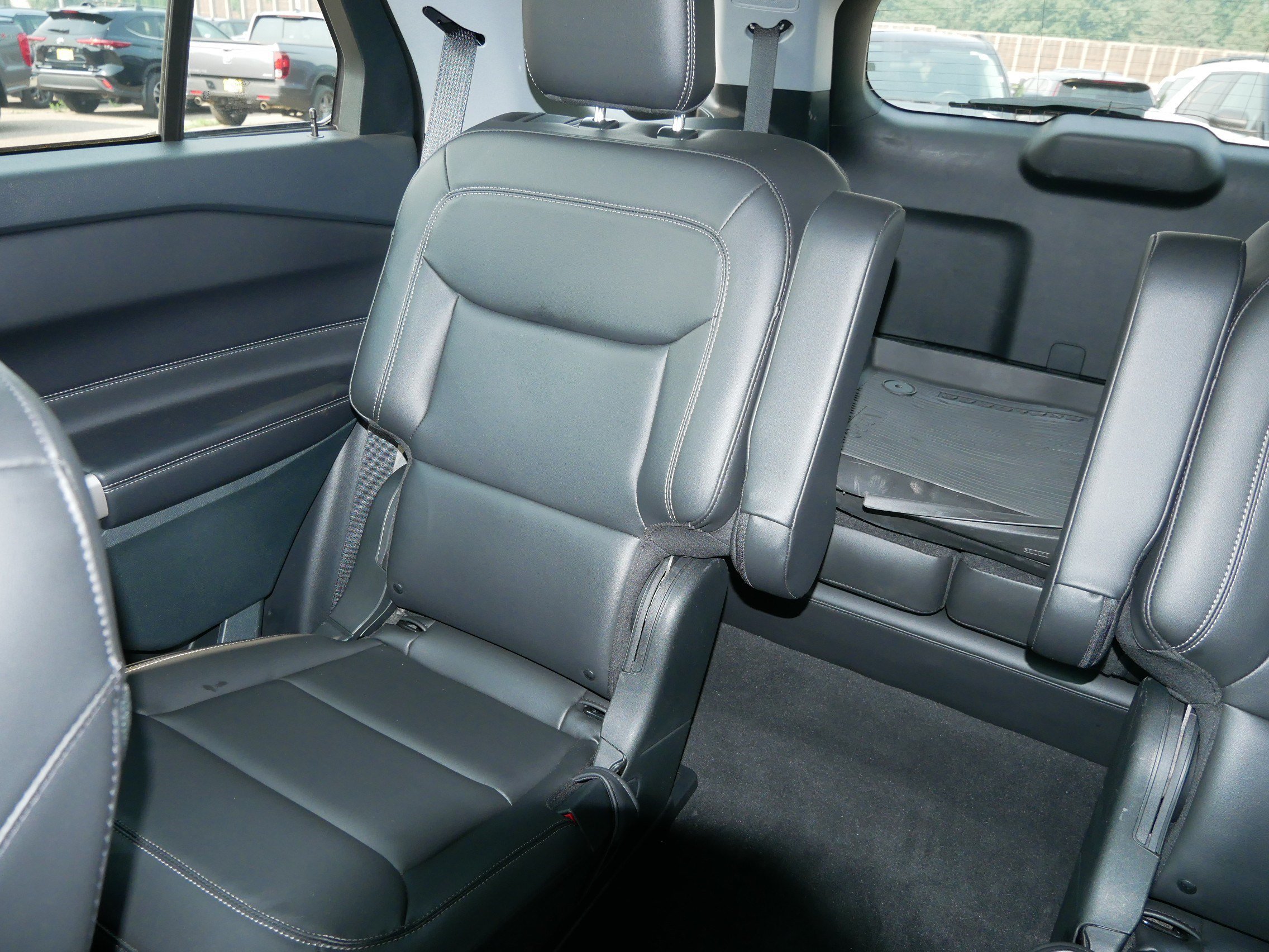 Used 2023 Ford Explorer XLT w/ Equipment Group 202A AWD/4WD image 12