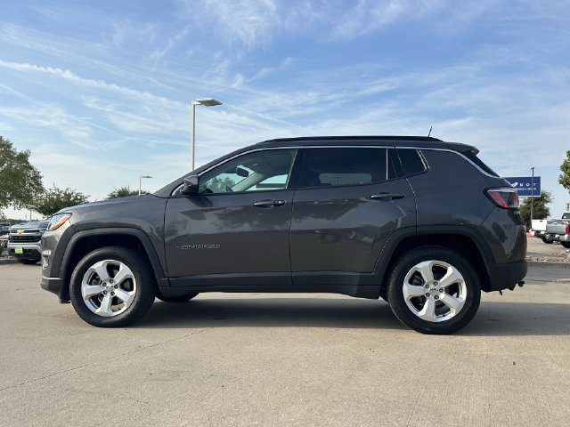 Used 2019 Jeep Compass Latitude w/ Popular Equipment Group AWD/4WD image 2
