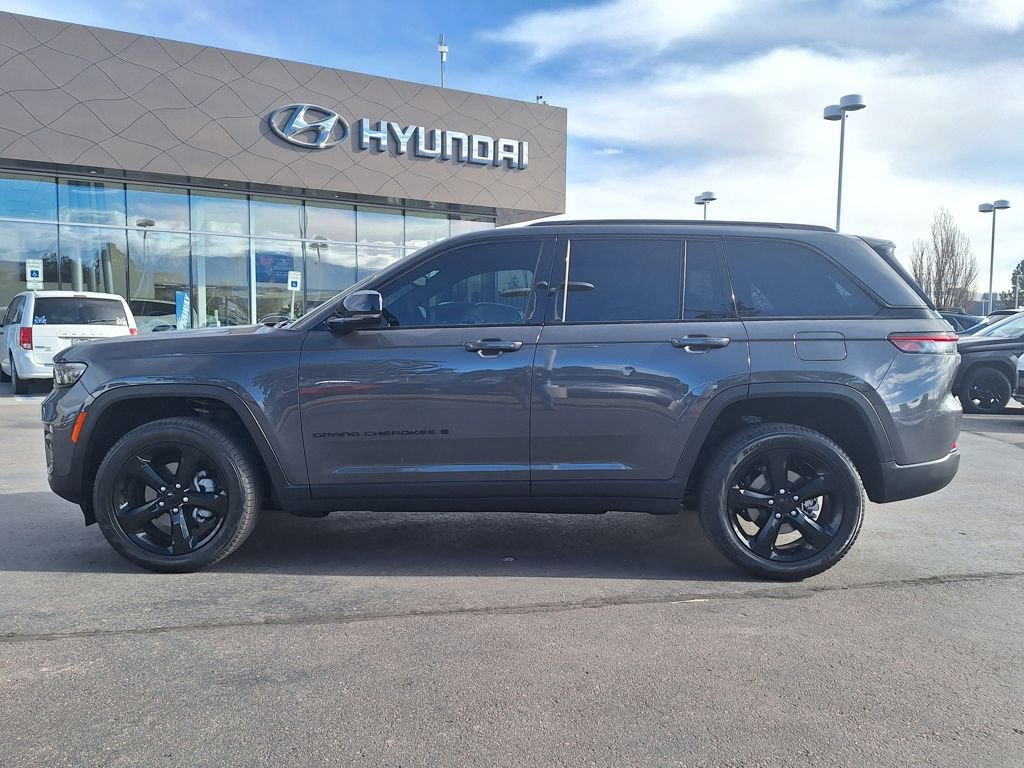 Used 2024 Jeep Grand Cherokee Limited w/ Black Appearance Package image 6