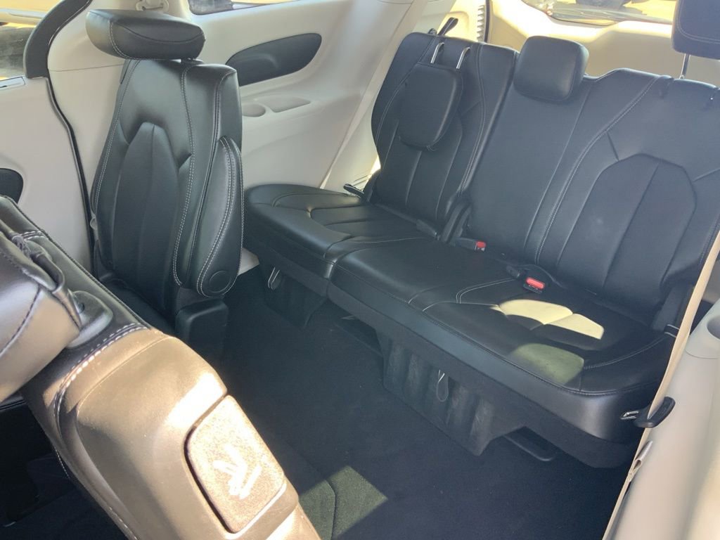 Certified 2024 Chrysler Pacifica Touring-L image 18