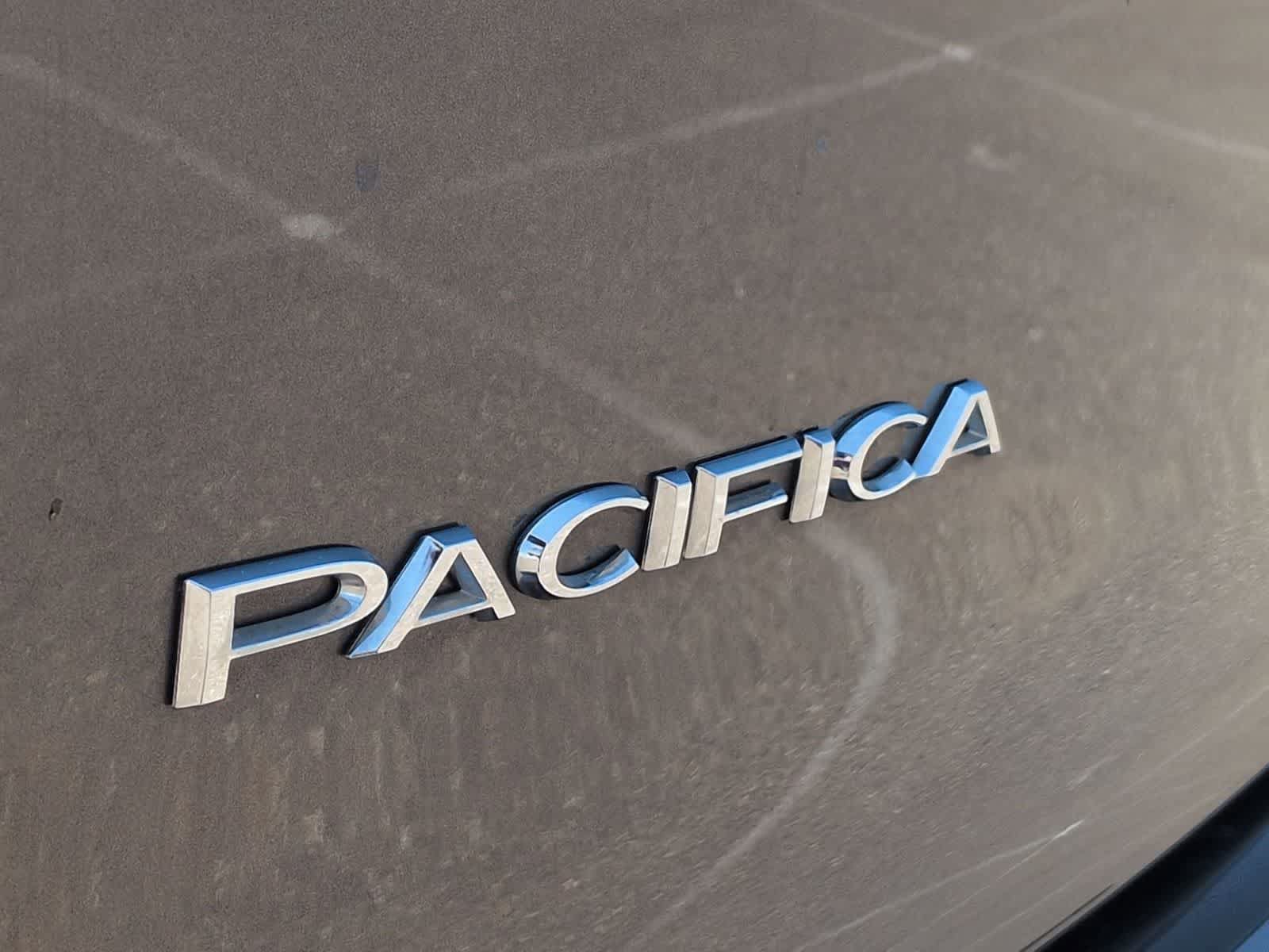 Certified 2023 Chrysler Pacifica Touring-L AWD/4WD image 13