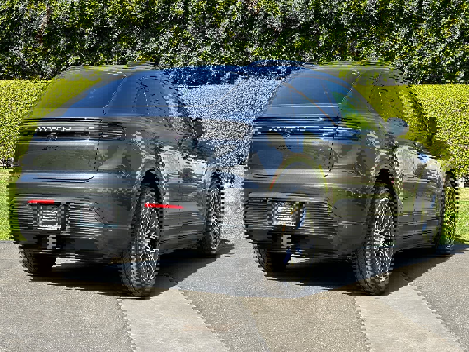 New 2025 Porsche Macan 4 Electric image 8