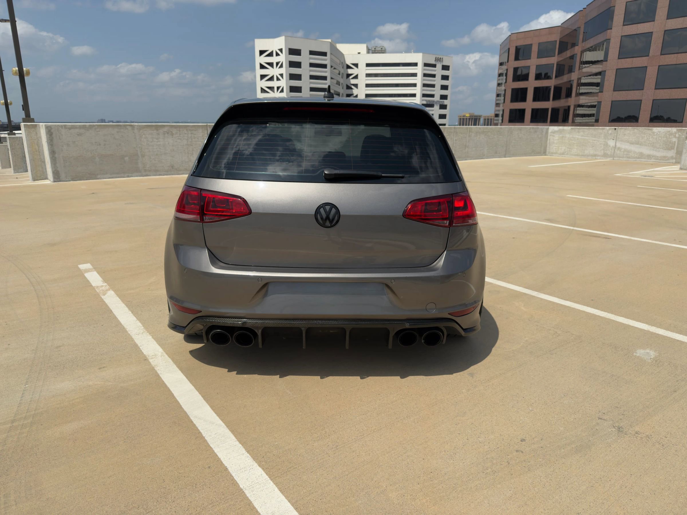 Used 2015 Volkswagen Golf R 4-Door image 3