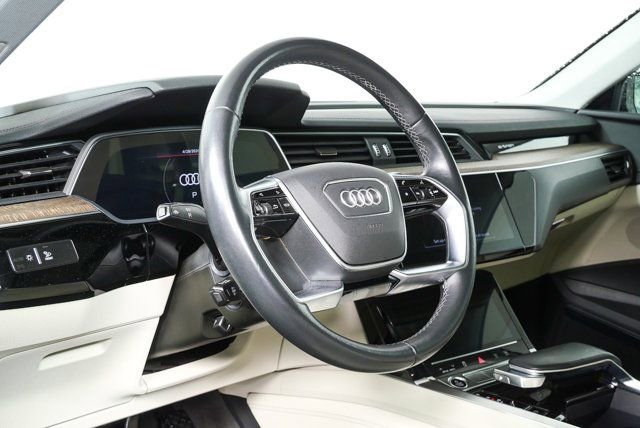 Certified 2023 Audi e-tron Premium Plus w/ Premium Plus Package AWD/4WD image 4