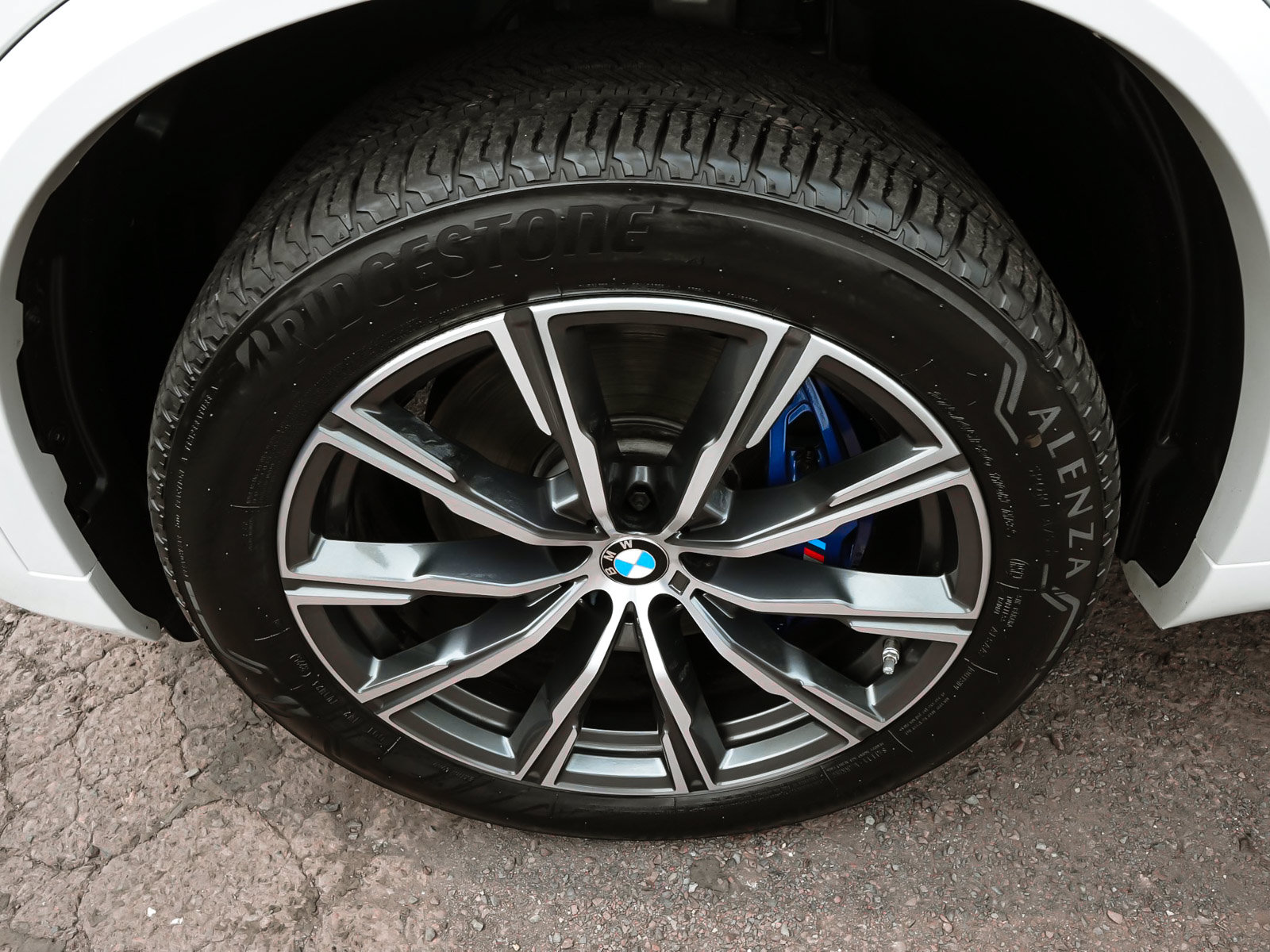 Used 2022 BMW X5 xDrive40i w/ M Sport Package AWD/4WD image 10