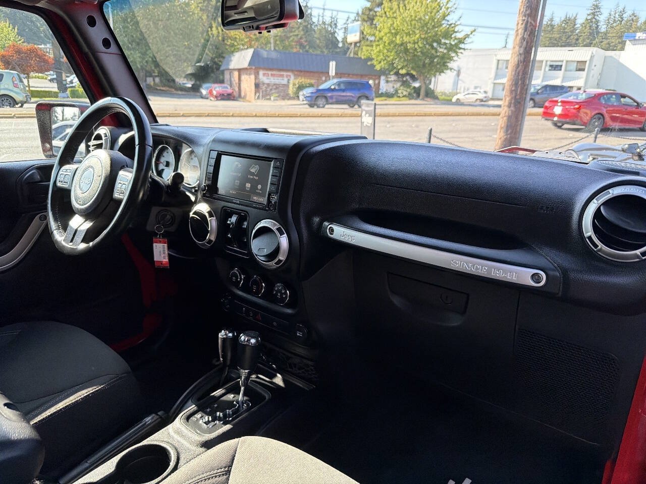 Used 2017 Jeep Wrangler Unlimited Sahara w/ Connectivity Group AWD/4WD image 20