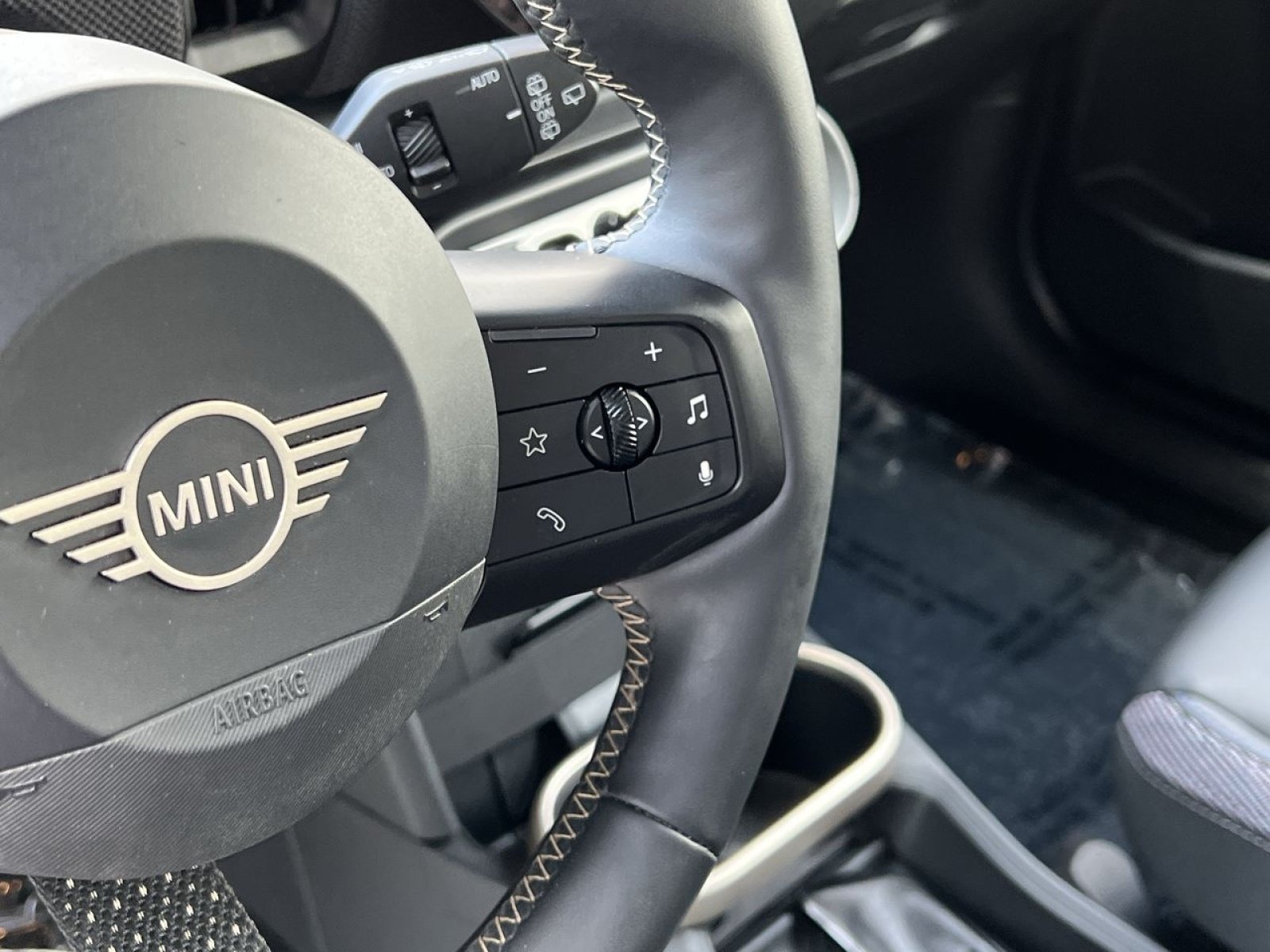 Used 2025 MINI Cooper S FWD image 37