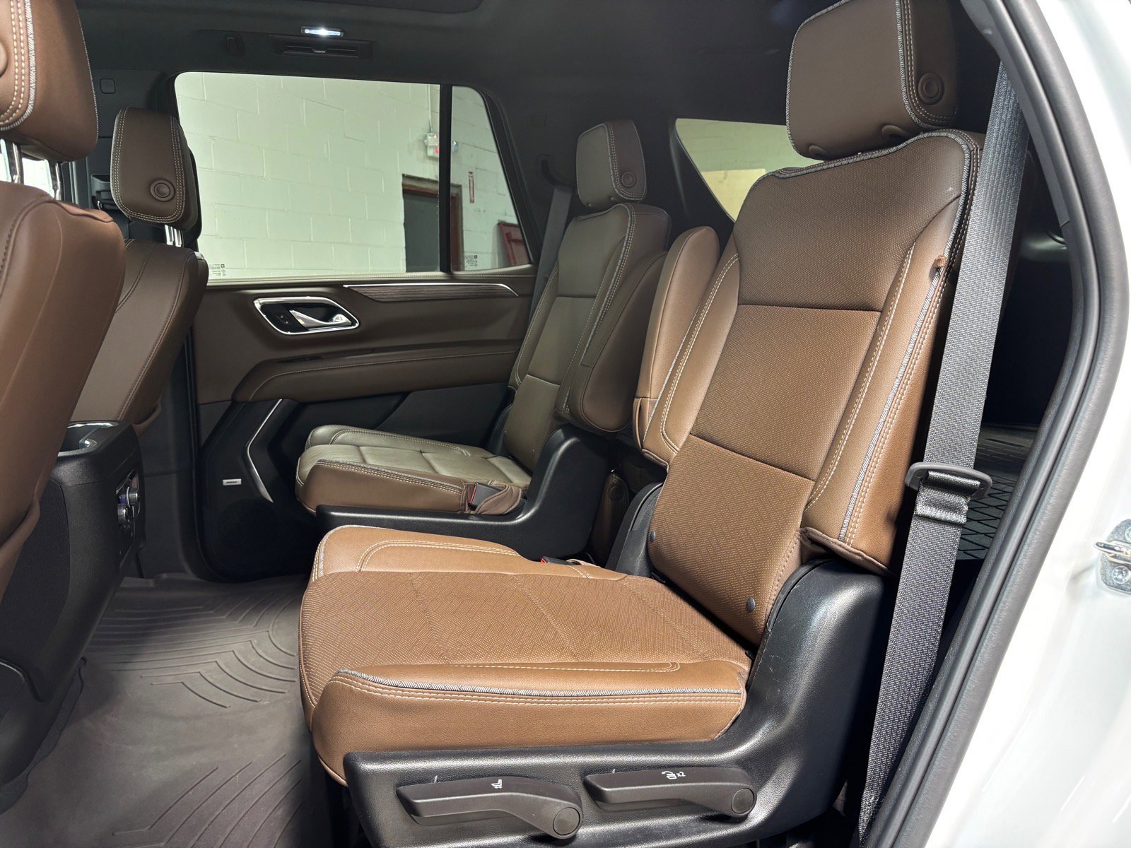 Used 2023 Chevrolet Tahoe High Country w/ Premium Package AWD/4WD image 25