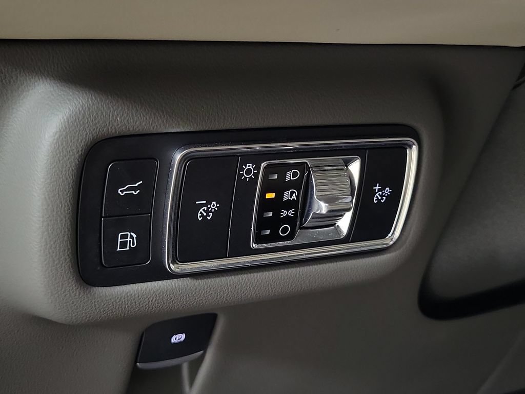 Certified 2025 Lincoln Nautilus Premier AWD/4WD image 21