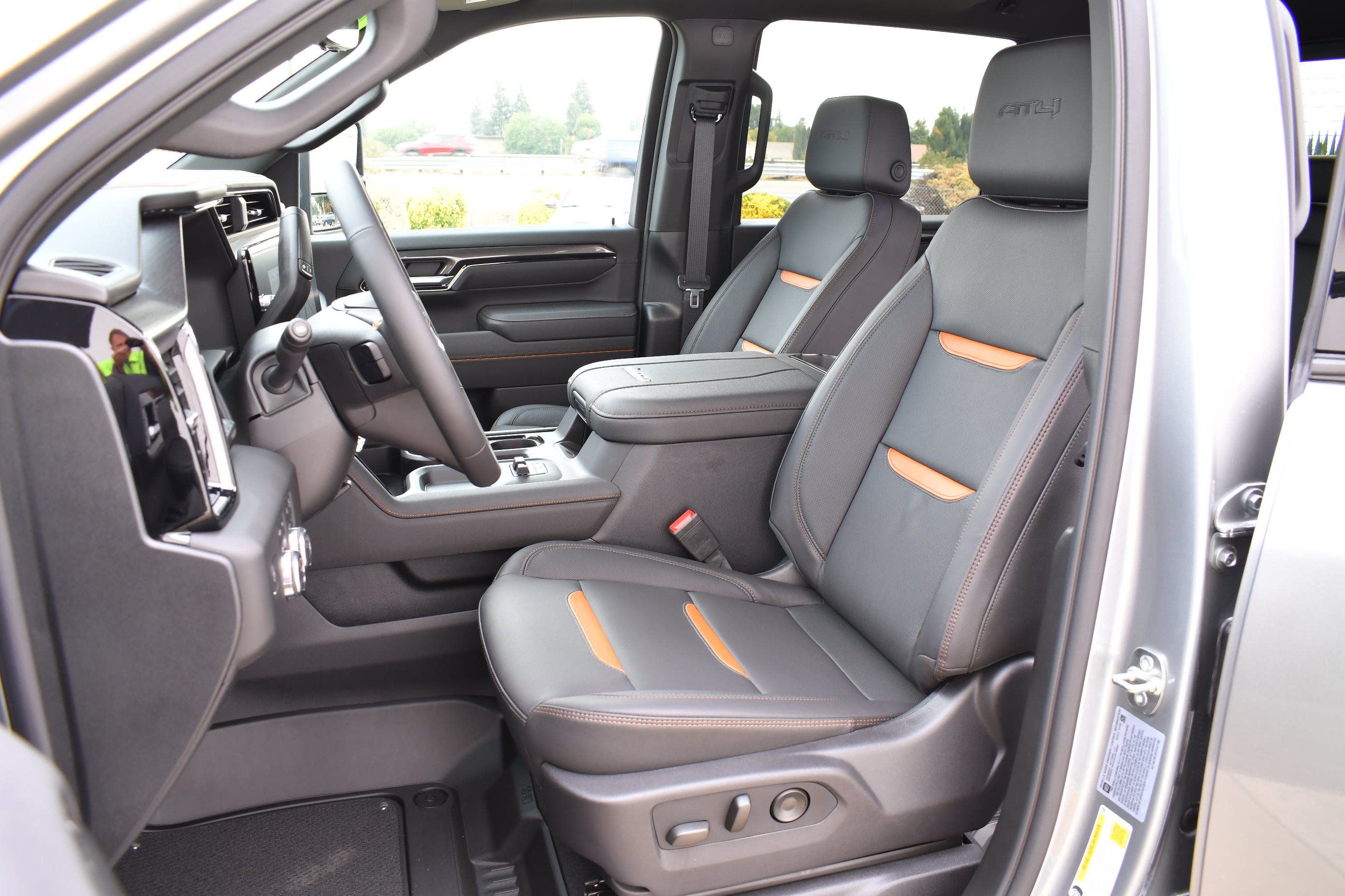 New 2026 GMC Sierra 2500 AT4 w/ AT4 Premium Plus Package AWD/4WD image 15