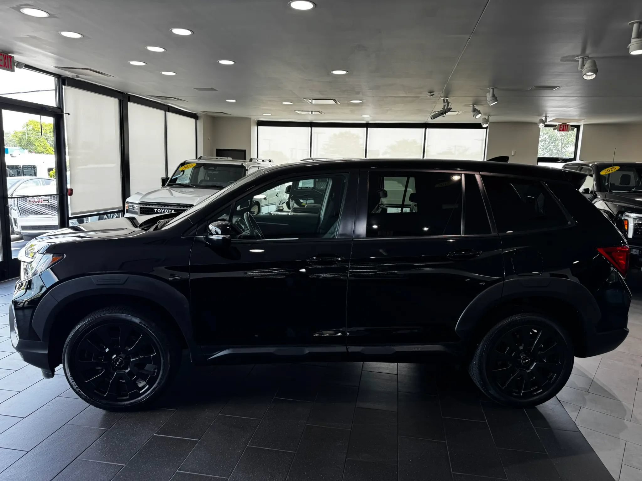 Used 2022 Honda Passport EX-L image 2