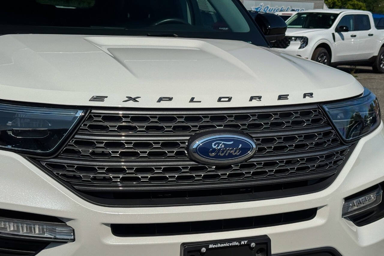 Used 2023 Ford Explorer XLT w/ Equipment Group 202A AWD/4WD image 9