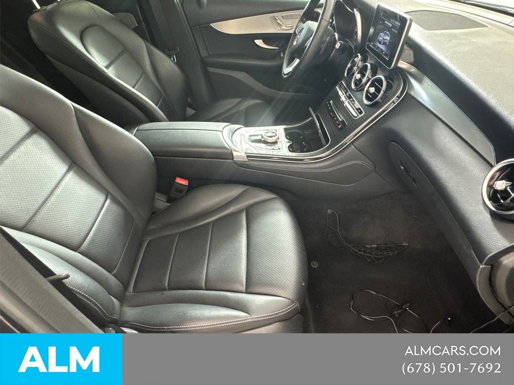 Used 2019 Mercedes-Benz GLC 300 4MATIC w/ Premium Package image 16