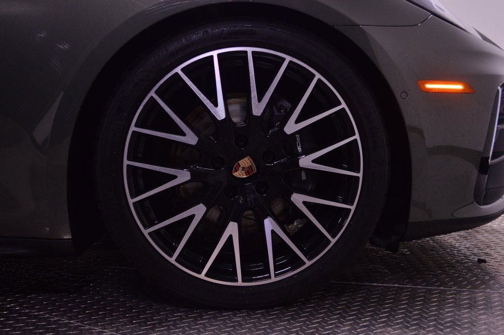 Certified 2025 Porsche Panamera 4 image 14