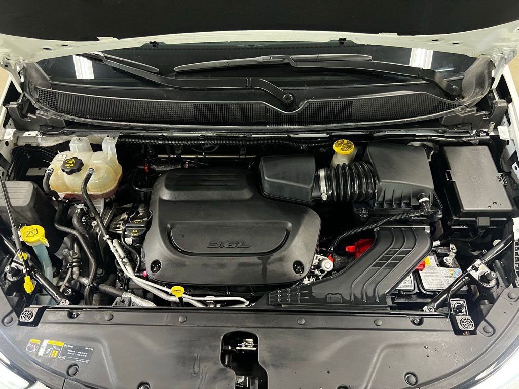 Used 2023 Chrysler Pacifica Touring-L w/ S Appearance Package image 41