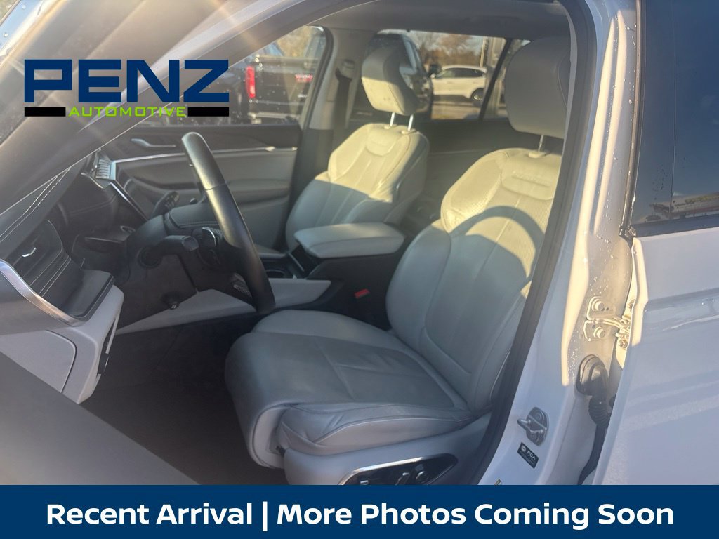 Used 2021 Jeep Grand Cherokee L Overland w/ Luxury Tech Group IV AWD/4WD image 24