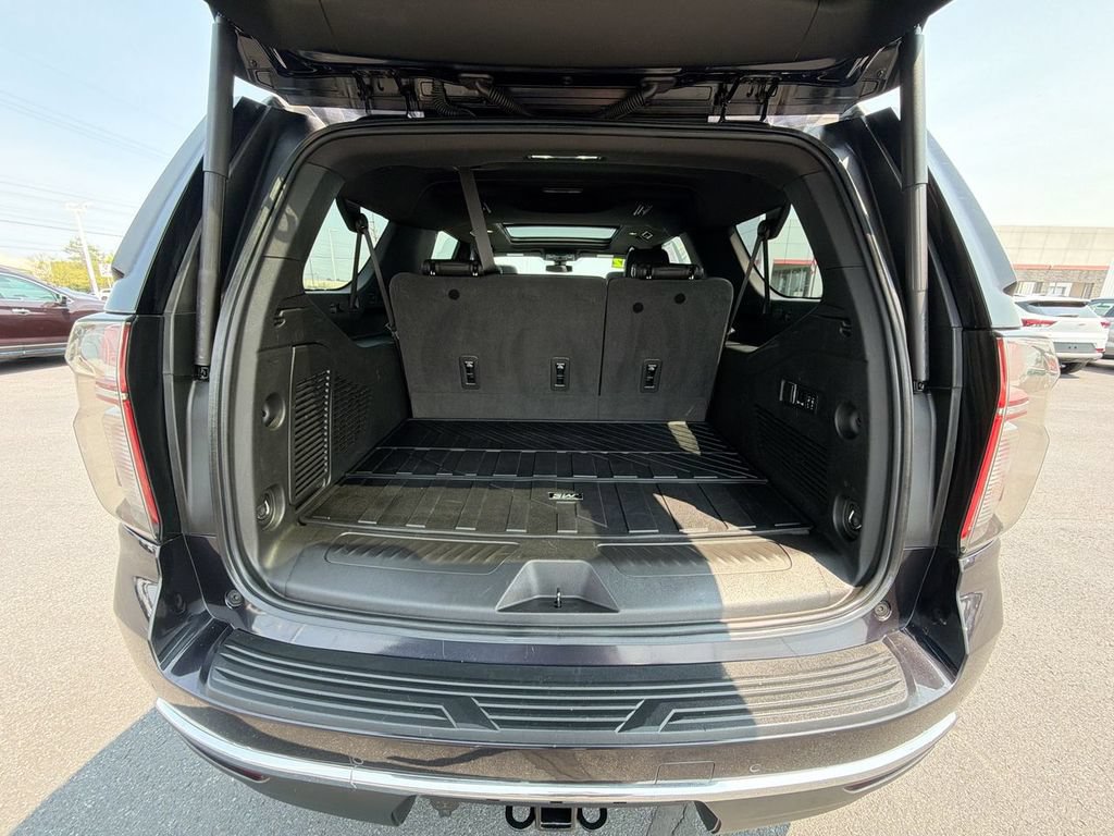 Used 2022 Chevrolet Suburban LT w/ Luxury Package AWD/4WD image 32