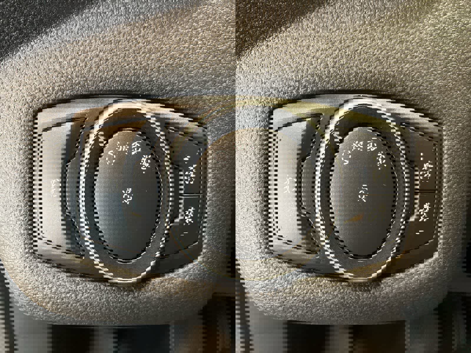 Used 2017 Ford C-MAX Energi Titanium w/ Equipment Group 501A image 15