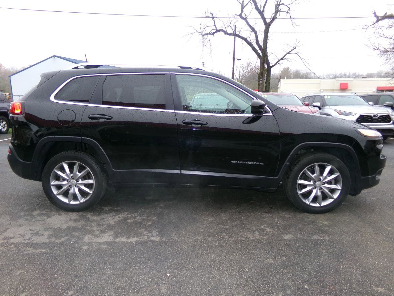 Used 2018 Jeep Cherokee Limited image 2