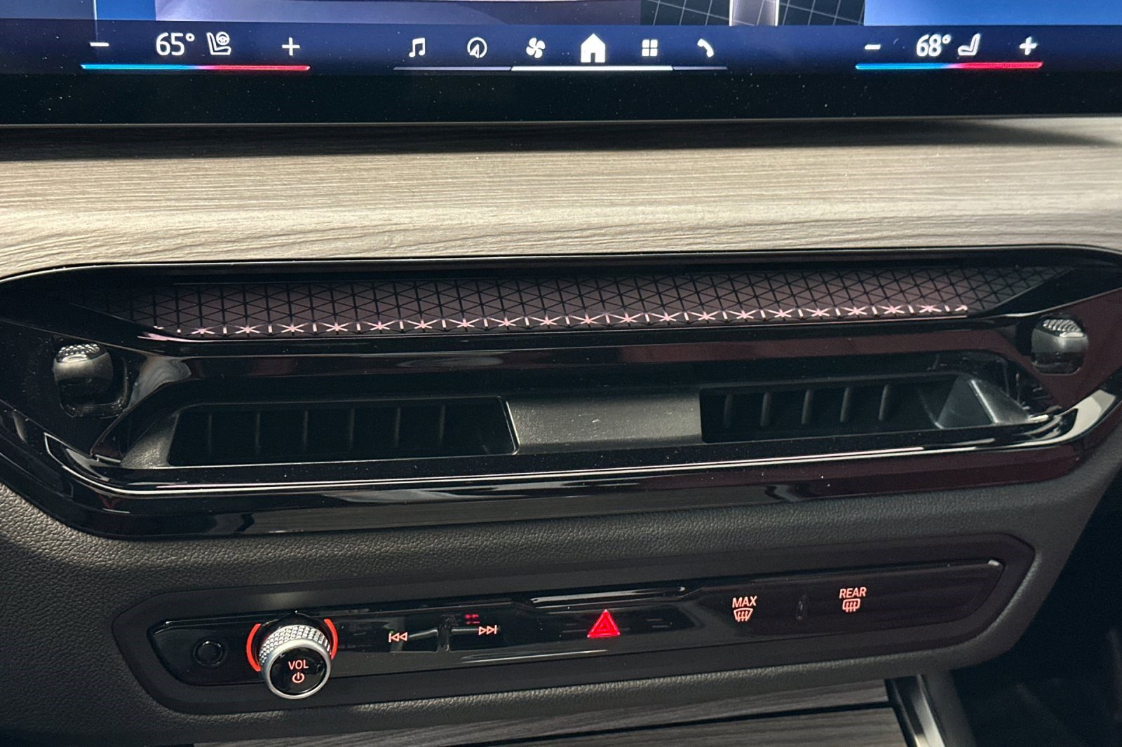 New 2026 BMW 330i Sedan w/ Convenience Package image 17