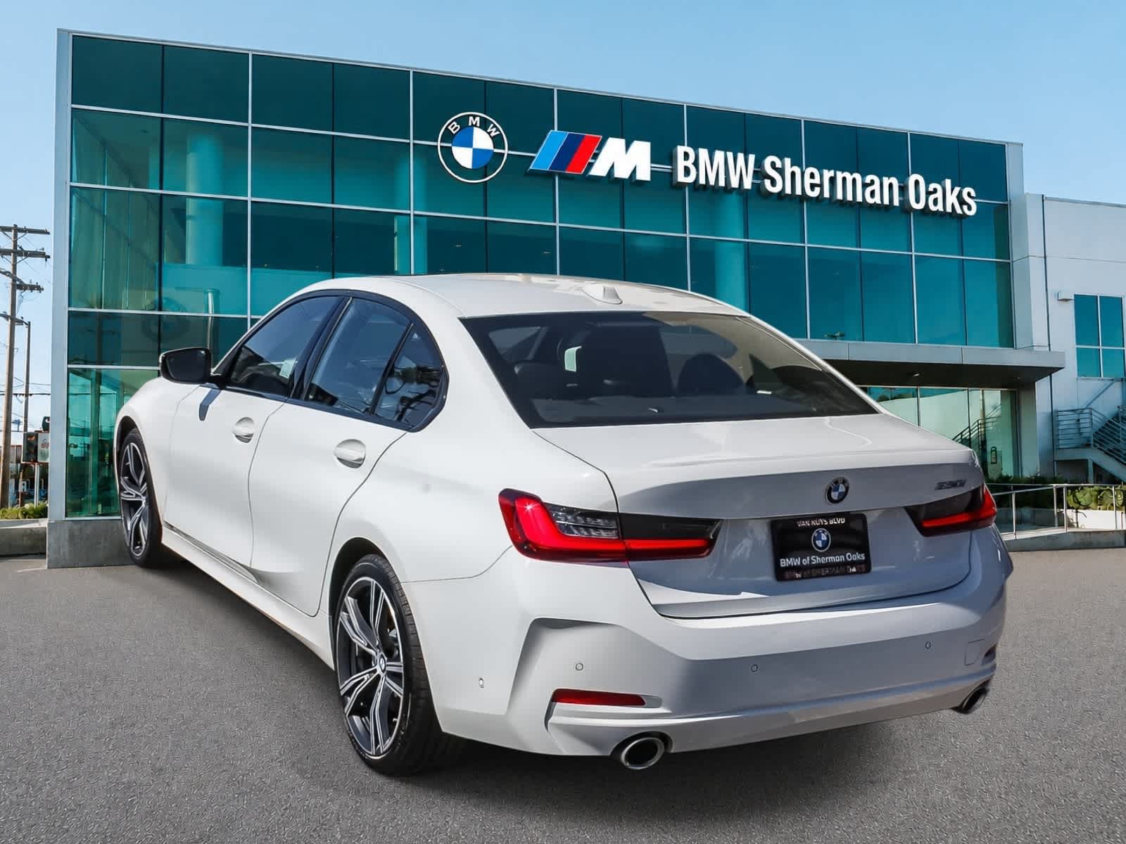 Certified 2023 BMW 330i Sedan w/ Parking Assistance Package RWD image 6