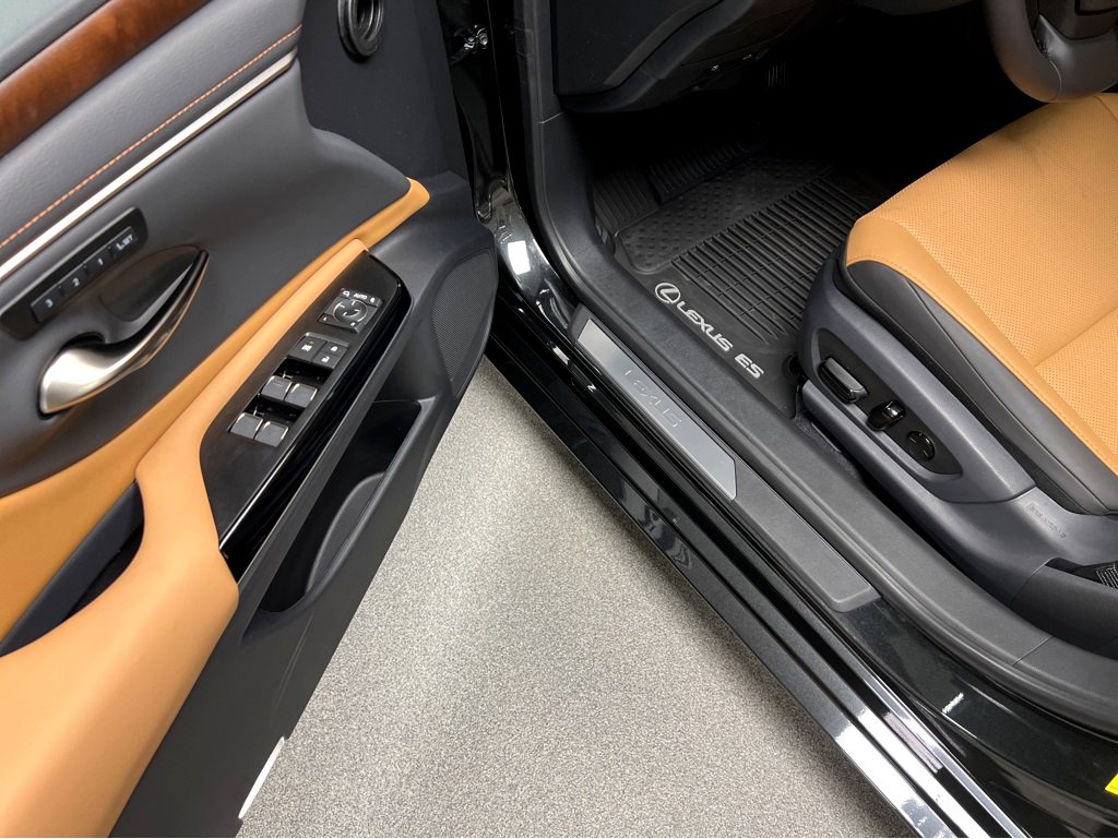 New 2025 Lexus ES 350 w/ Premium Package image 8