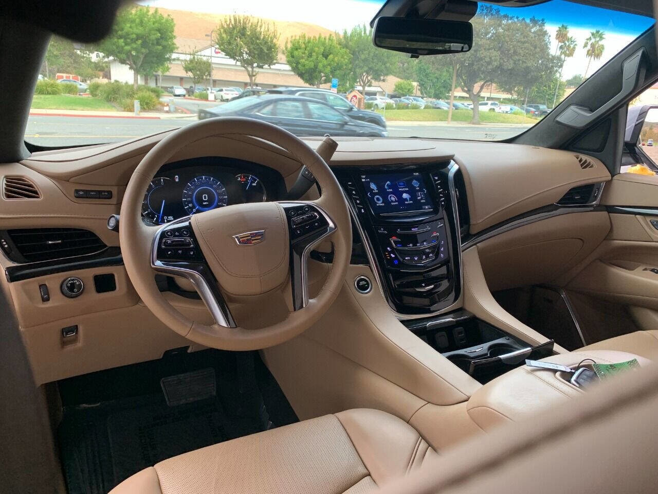 Used 2018 Cadillac Escalade Platinum RWD image 25
