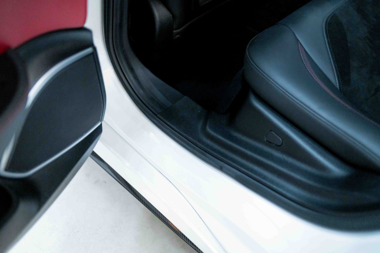 Used 2017 Alfa Romeo Giulia Quadrifoglio image 46