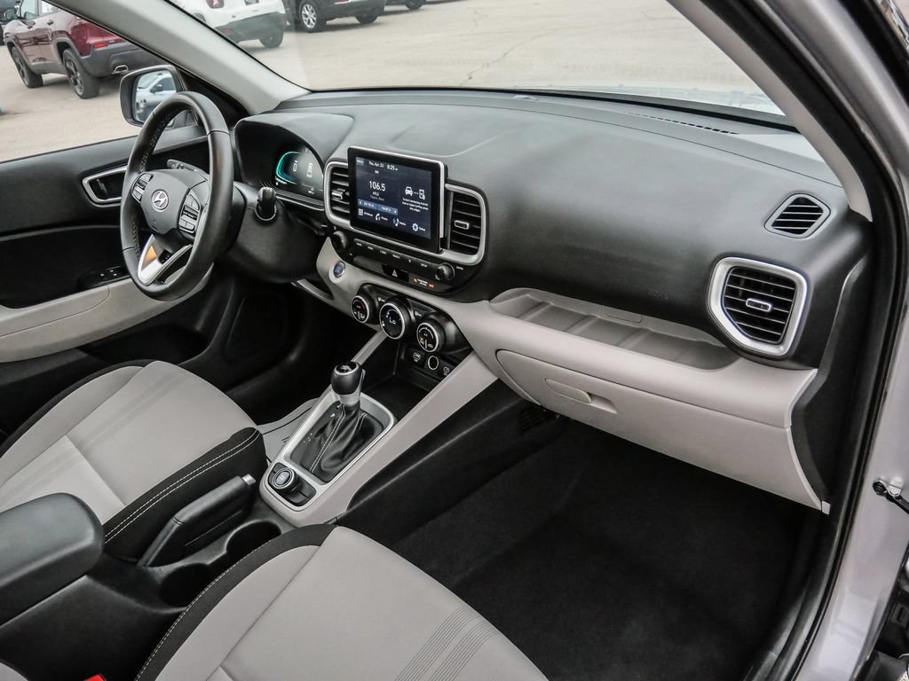 Used 2025 Hyundai Venue SEL FWD image 12
