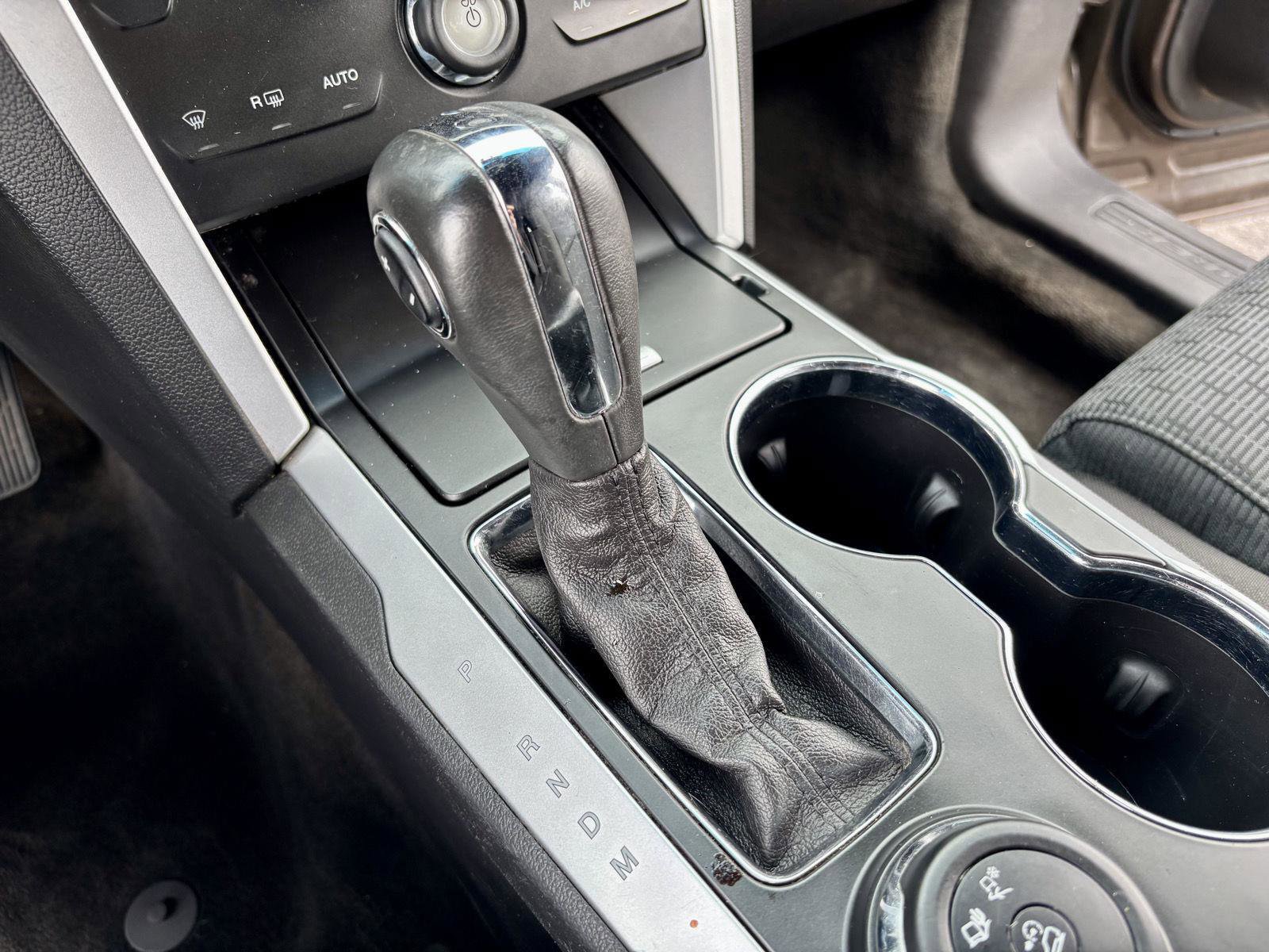 Used 2015 Ford Explorer XLT image 34