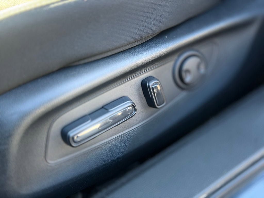 Used 2023 Honda Accord EX image 17